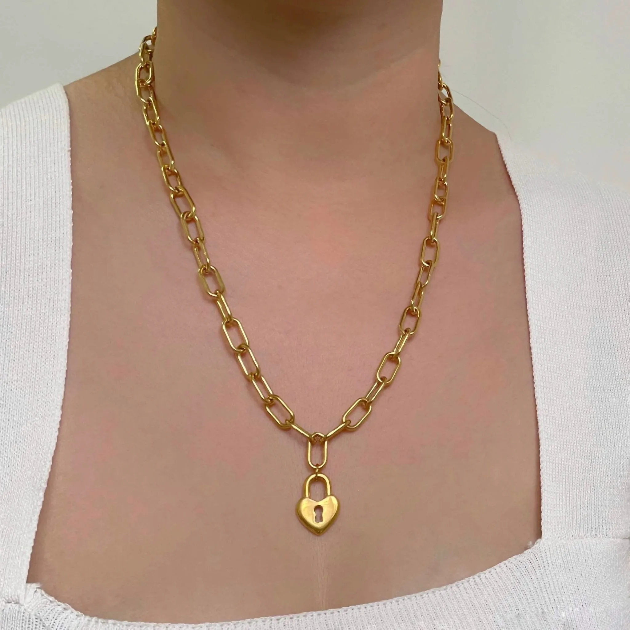 Love Oval Link Necklace Gold