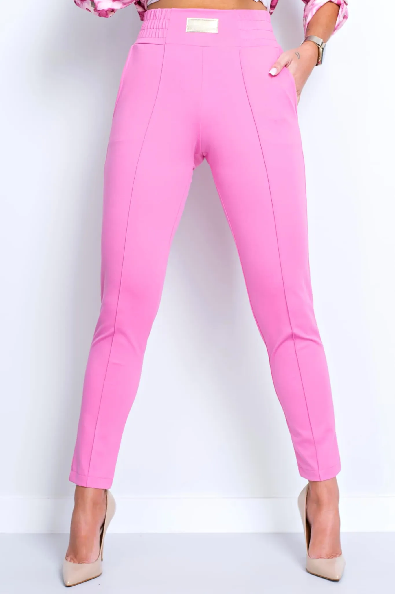 Pantaloni sportivi colore rosa in cotone con tasche laterali e vita elasticizzata