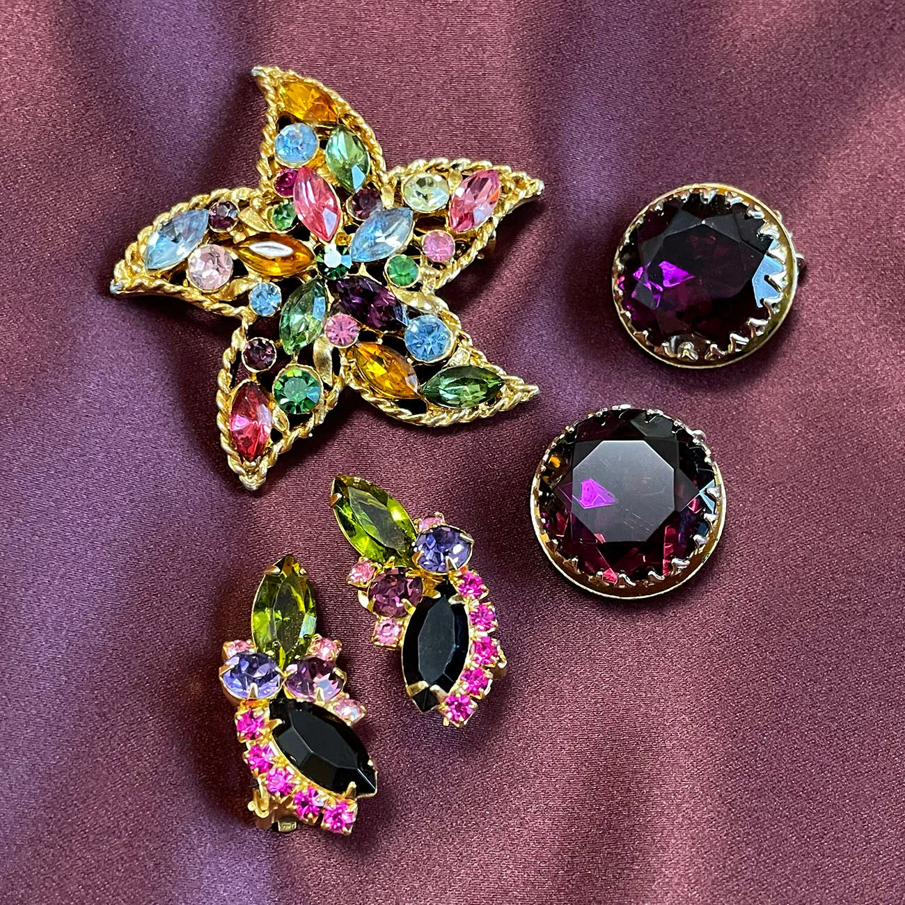 【USA輸入】ヴィンテージ バーガンディ ビジュー イヤリング/Vintage Burgundy Bijou Clip On Earrings