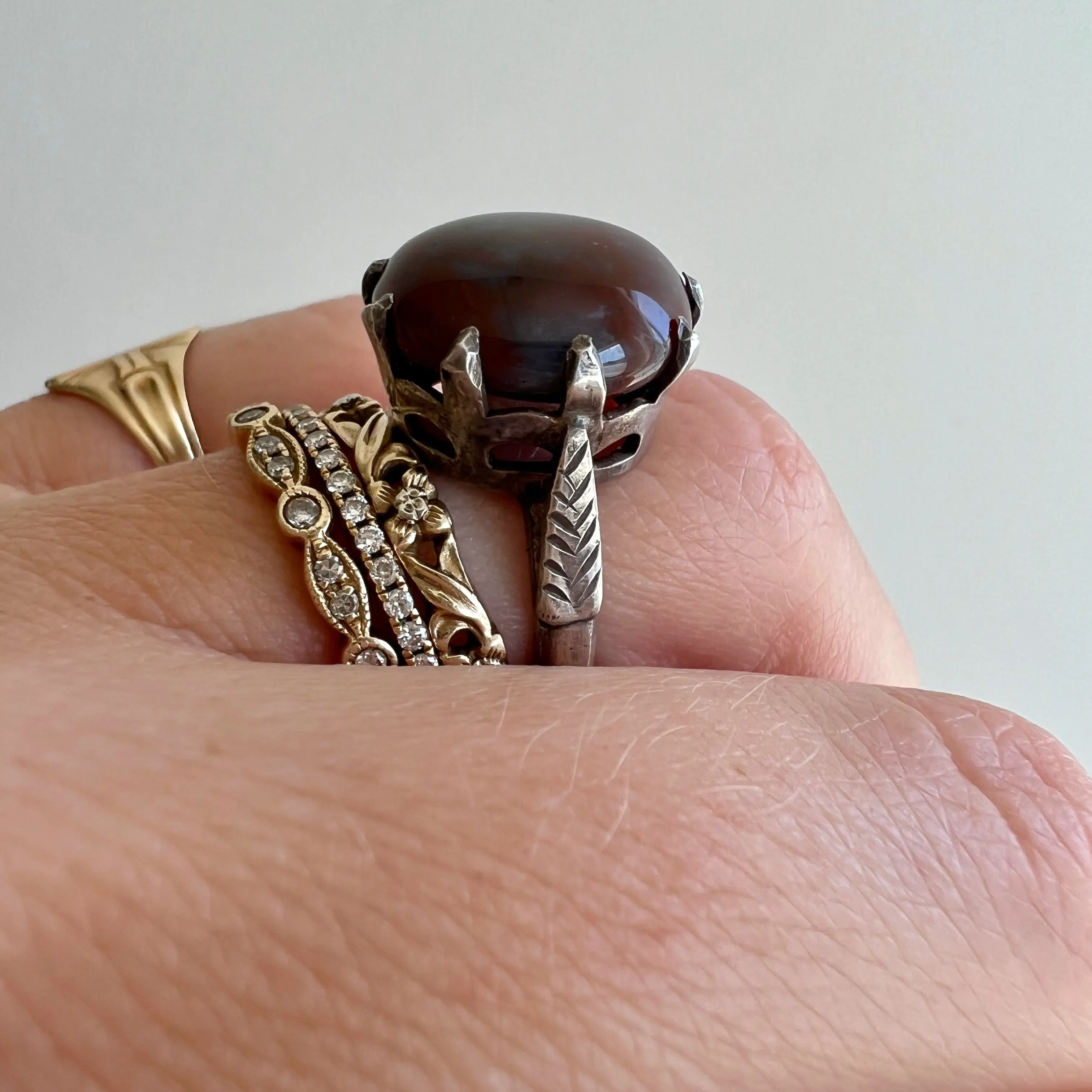 V I N T A G E // agate crown / sterling silver agate castle crown ring / size 5ish